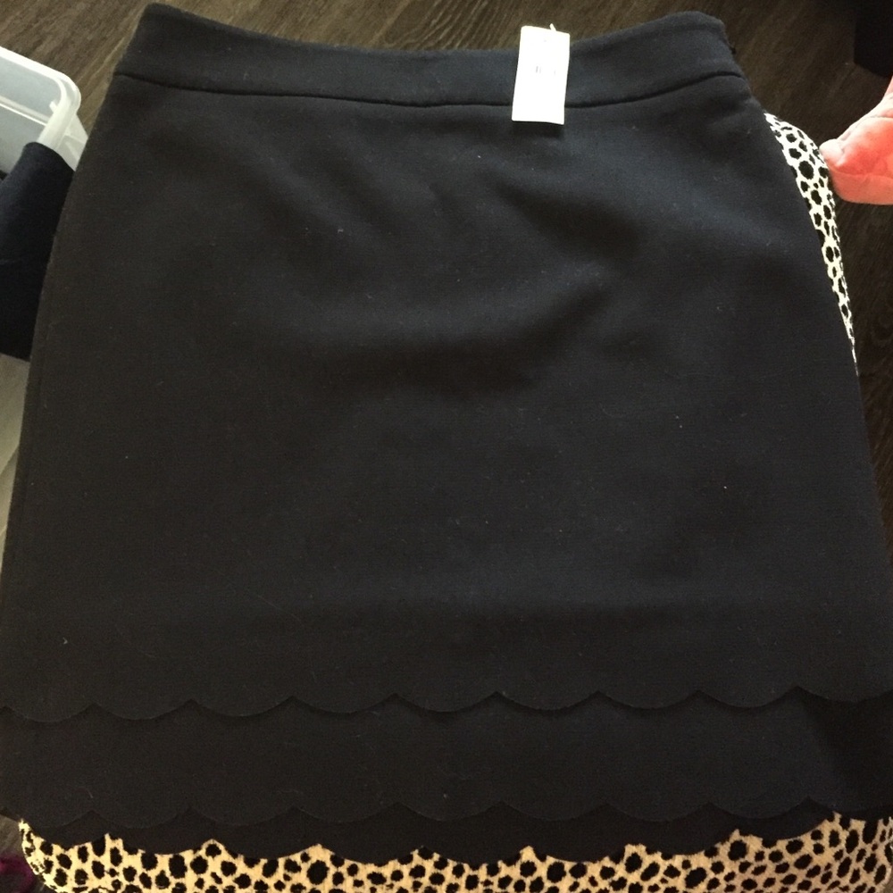 Black Loft scallop hem skirt- new with tag!
